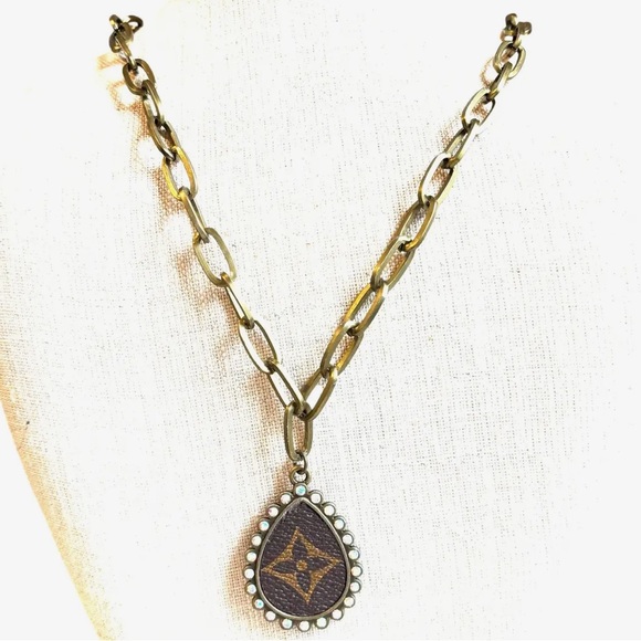 Teardrop Rhinestone Necklace - Picture 3 of 5